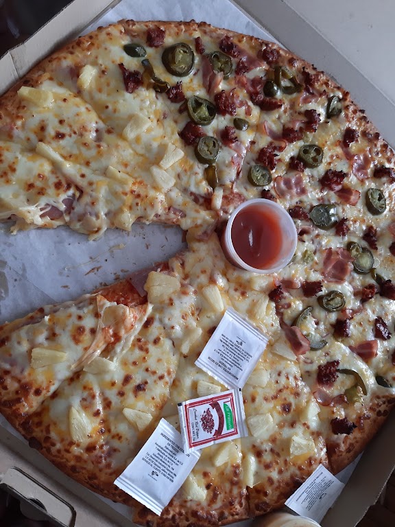 Cheddar pizza.